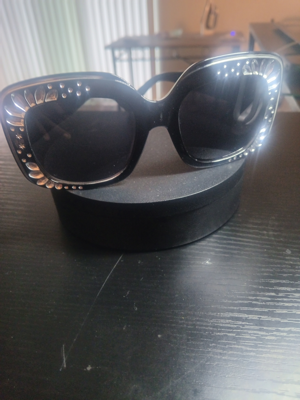 Women’s Black Gem-Accent Oversized Sunglasses